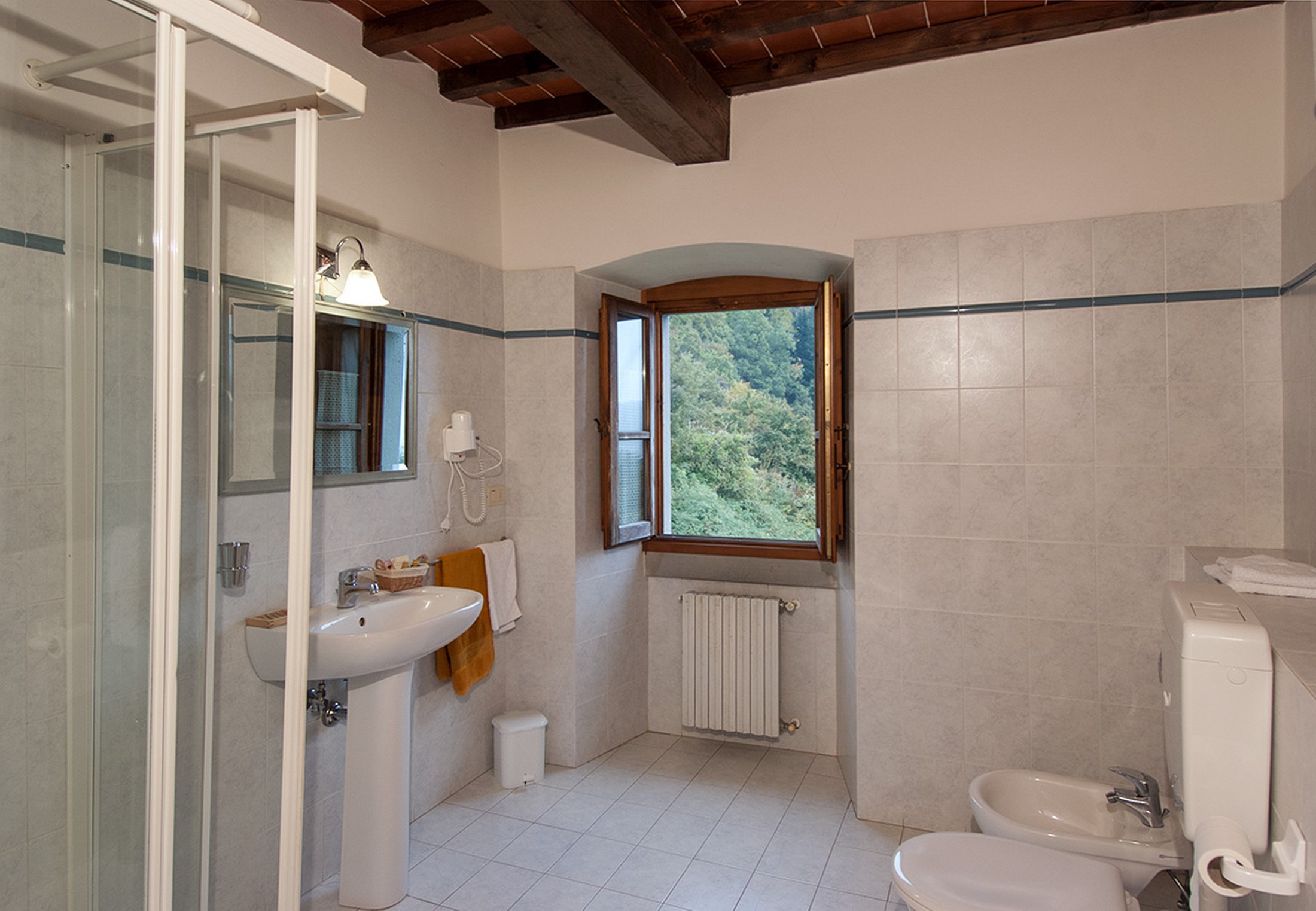 Fuga nel verde in un borgo della campagna aretina - immagine 8